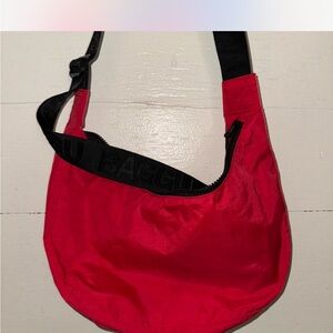 BAGGU candy apple red medium nylon crescent bag